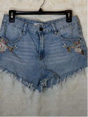 Refuge Womens Light Washed Embroidered Flowers Jean Shorts Size 10 Boho Festive